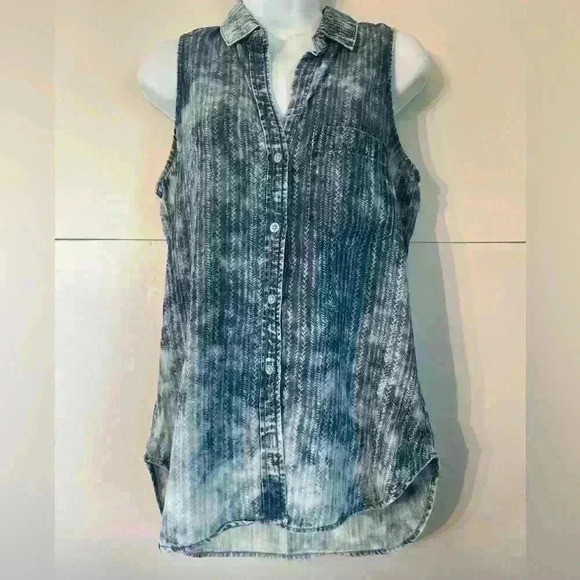 Cloth & Stone Sleeveless Chambray
Button Down Size Small Like New - Picture 3 of 13